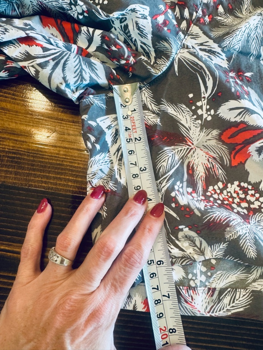 Columbia PFG Gray, White & Red Tropical Print Swim Trunks Size M - Picture 10 of 10